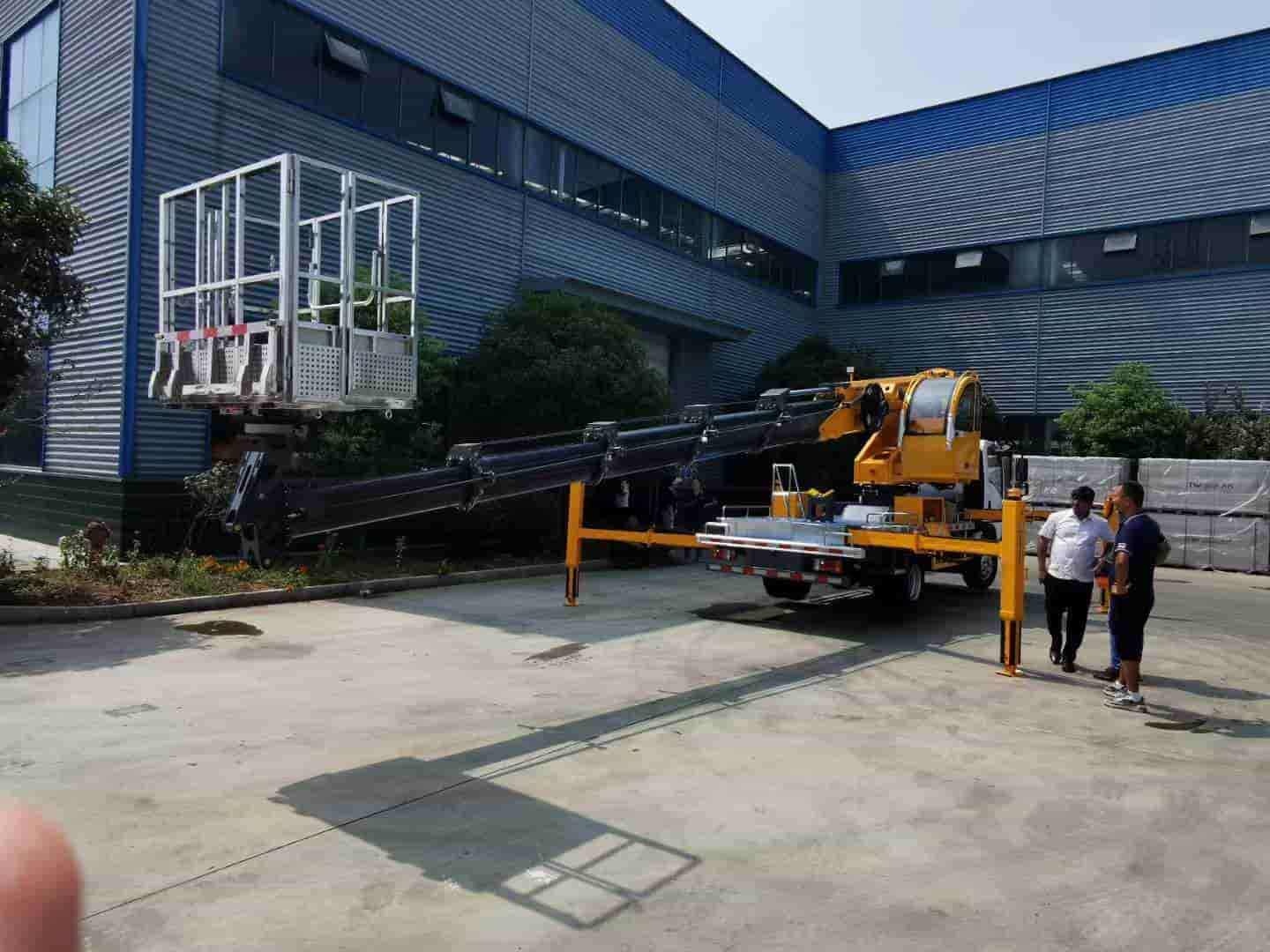 ISUZU 4X2 28 meter telescopic boom aerial work platform
