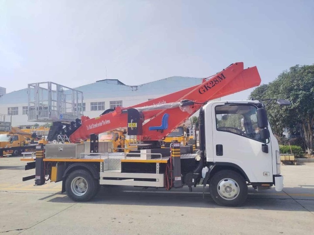 Isuzu KV100 28 meter aerial work platform