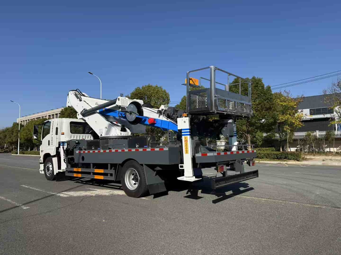 Isuzu 45 meter aerial work platform