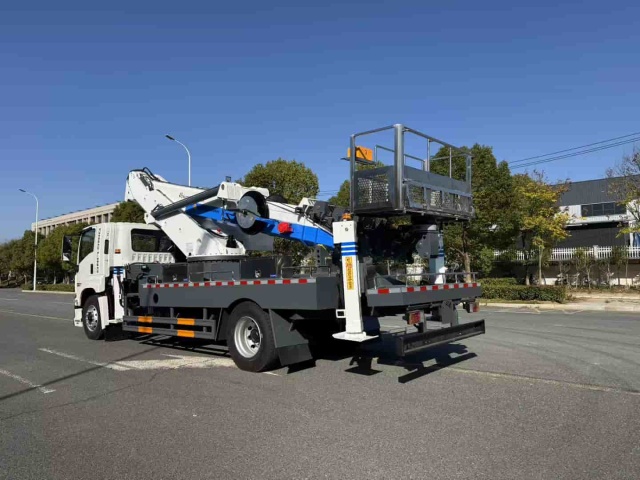 Isuzu 45 meter aerial work platform