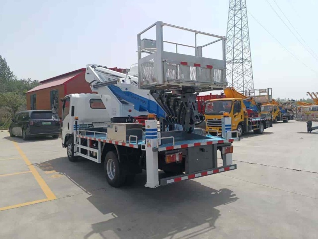 Isuzu KV100 28 meter straight arm aerial work platform