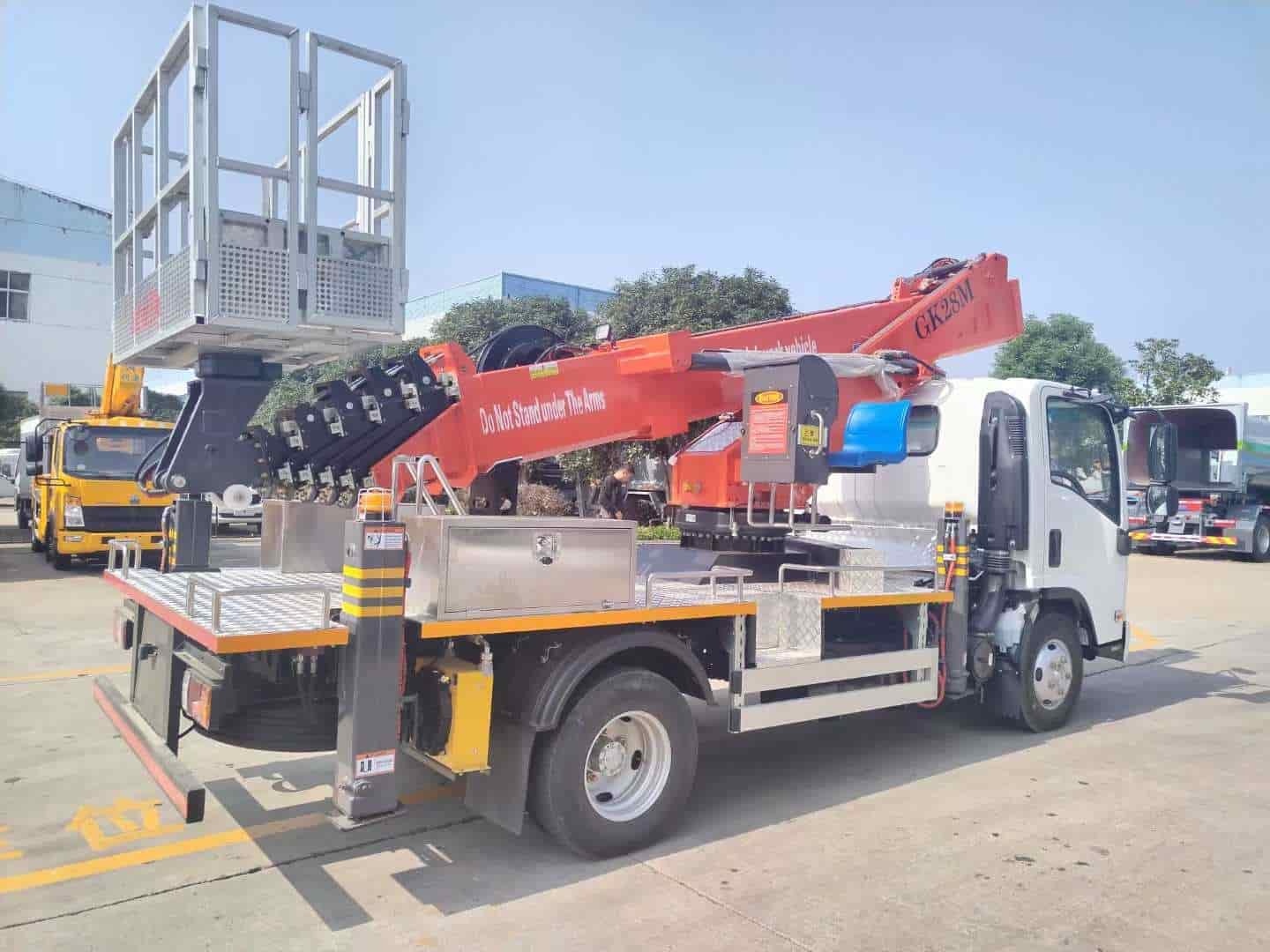 Isuzu KV100 28 meter aerial work platform