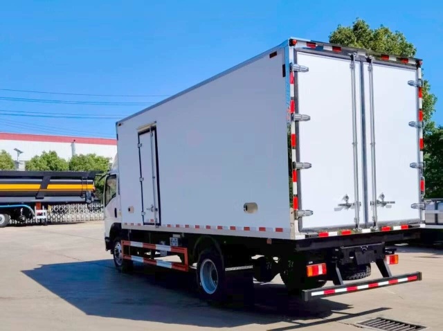 Sinotruk Howo 4.2-meter refrigerated truck, equipped with a Cold King RV1200S refrigeration unit