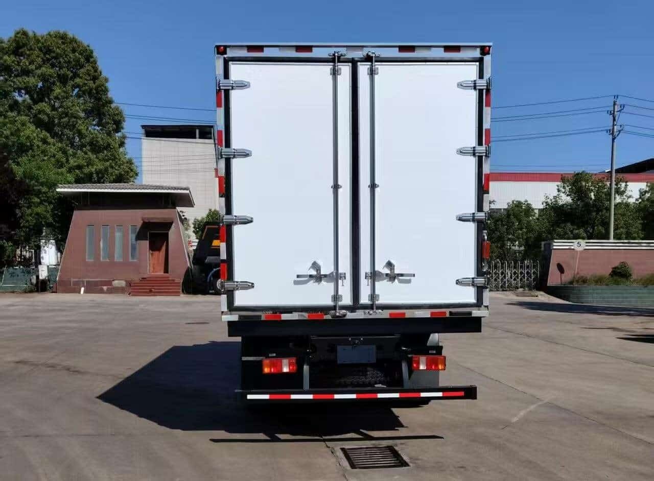 Sinotruk Howo 4.2-meter refrigerated truck, equipped with a Cold King RV1200S refrigeration unit