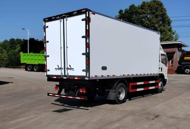 Sinotruk Howo 4.2-meter refrigerated truck, equipped with a Cold King RV1200S refrigeration unit