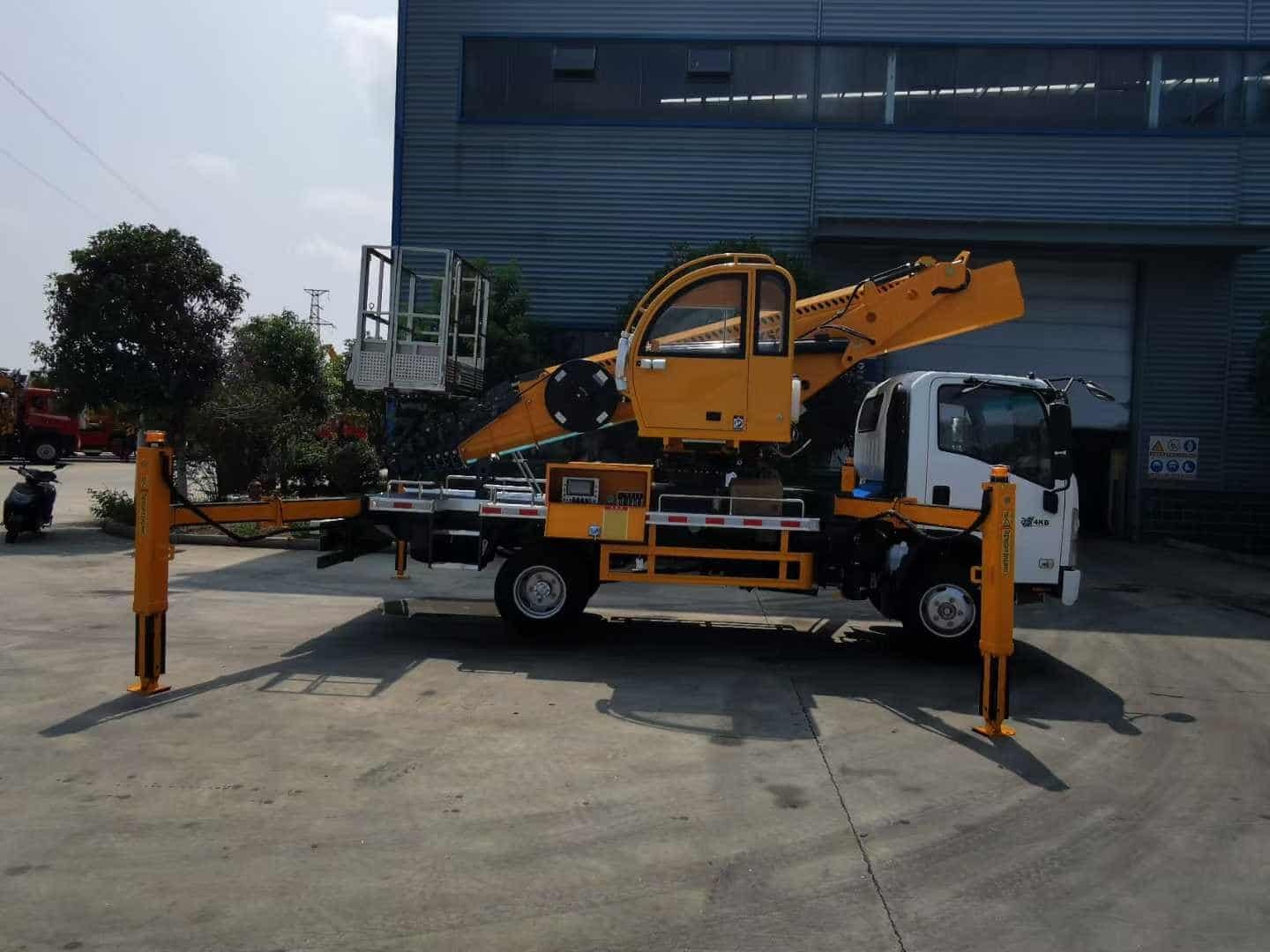 ISUZU 4X2 28 meter telescopic boom aerial work platform