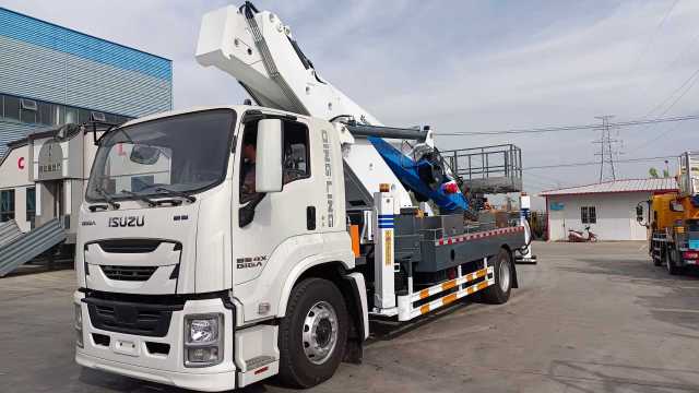 Isuzu Giga 45-meter aerial work vehicle