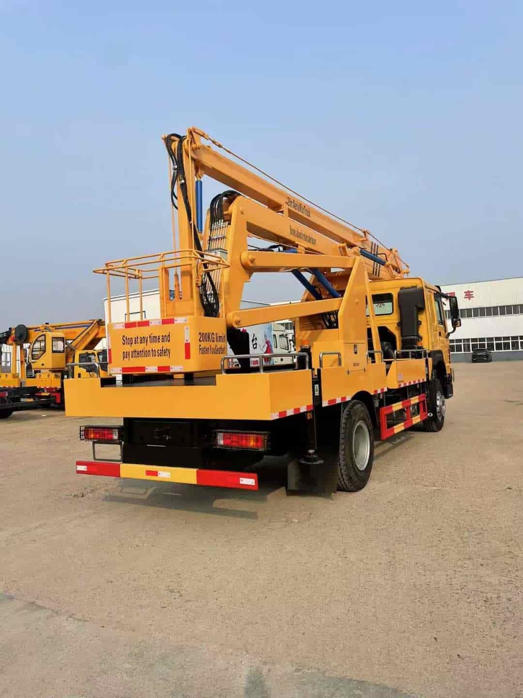Heavy Duty Truck HOWO 26 meter folding arm aerial work vehicle