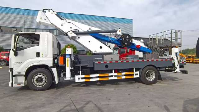 Isuzu Giga 45-meter aerial work vehicle