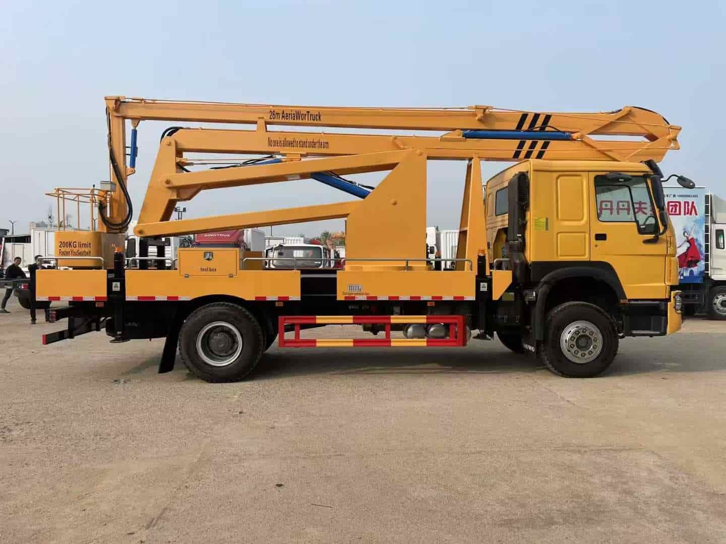 Heavy Duty Truck HOWO 26 meter folding arm aerial work vehicle