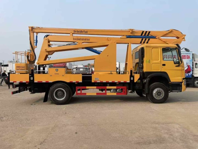 Heavy Duty Truck HOWO 26 meter folding arm aerial work vehicle