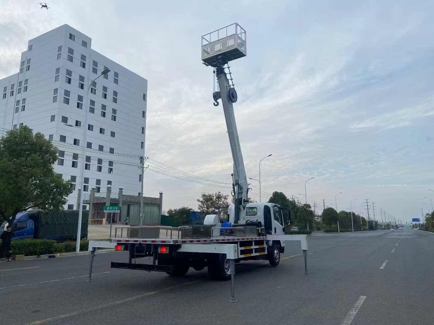 Isuzu Triple-in-One Multi-functional Aerial Work Vehicle
