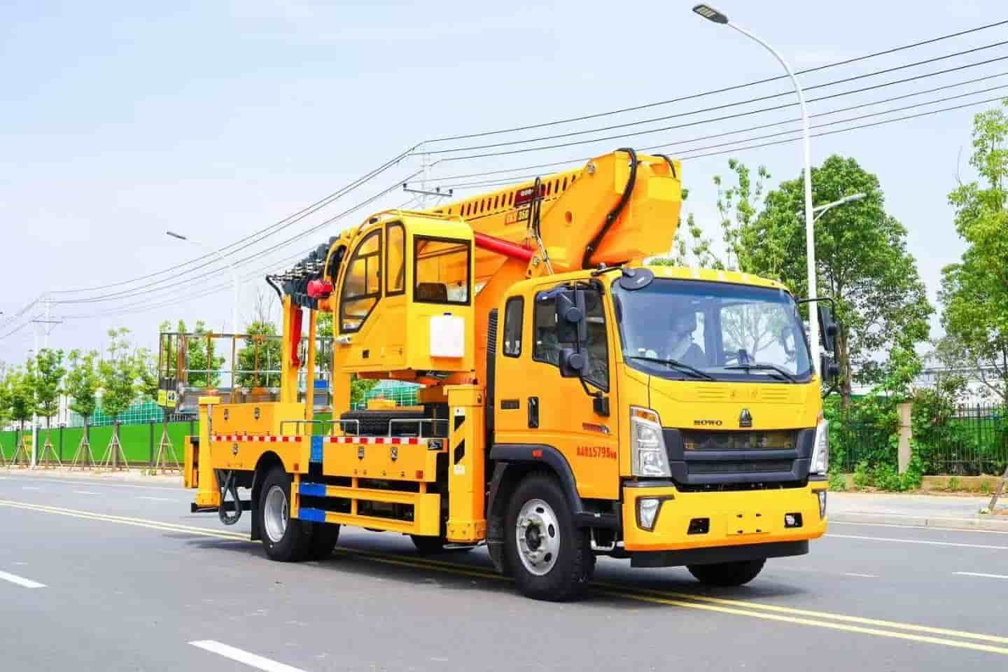 Heavy Truck HOWO 35 meter seven arm aerial work vehicle with small flying arm