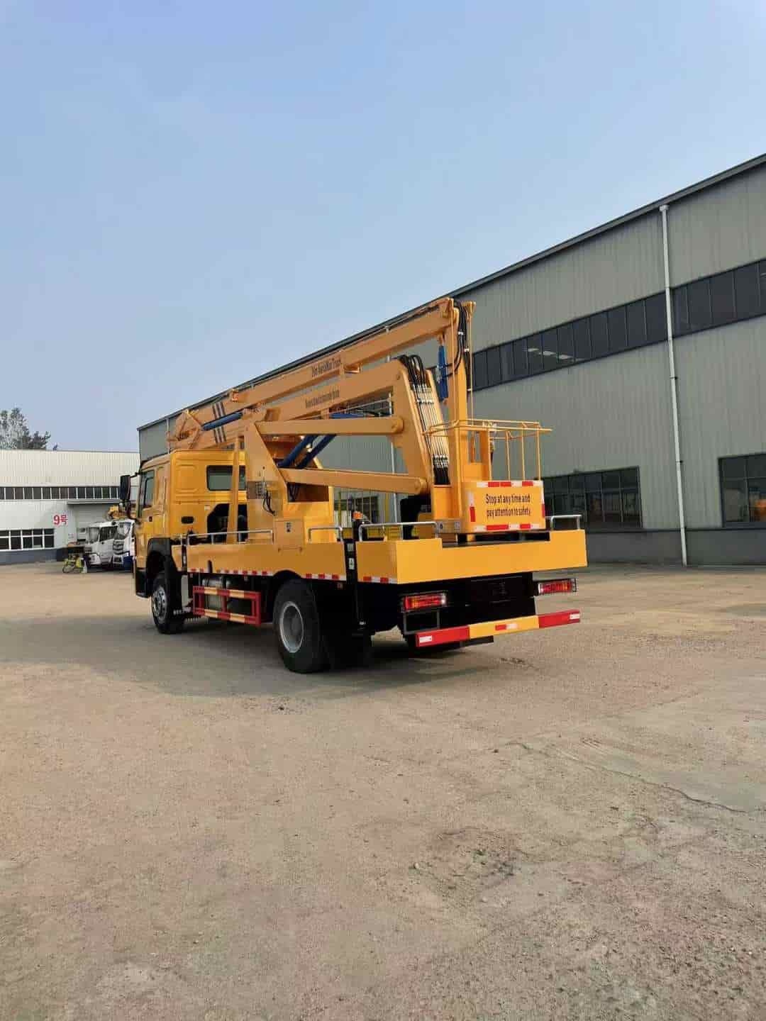 Heavy Duty Truck HOWO 26 meter folding arm aerial work vehicle