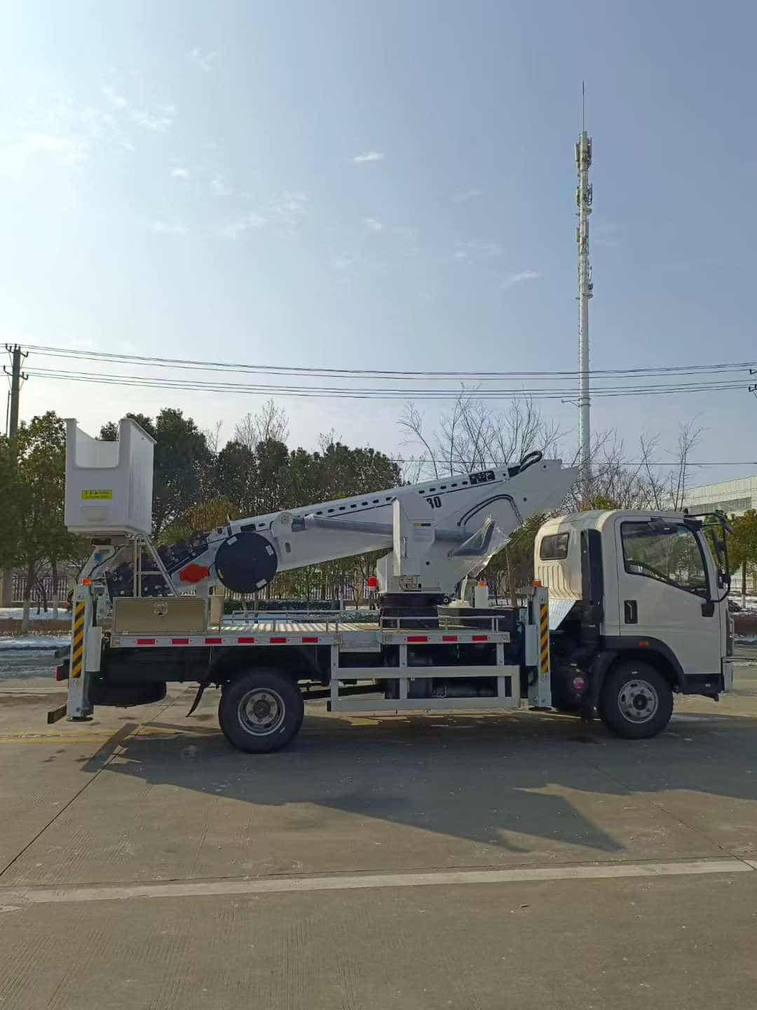 Heavy Duty Truck HOWO 30 meter aerial work vehicle