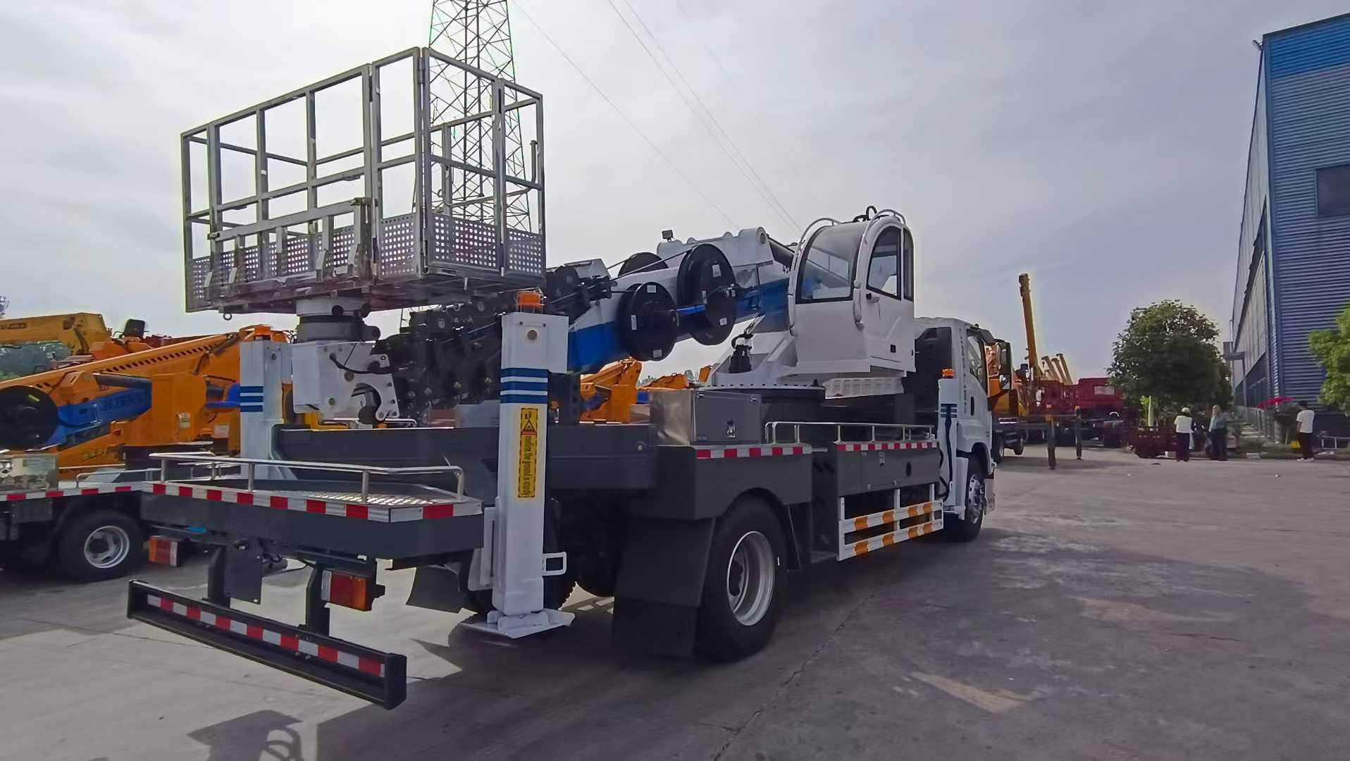 Isuzu Giga 45-meter aerial work vehicle