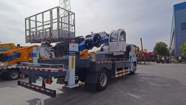 Isuzu Giga 45-meter aerial work vehicle