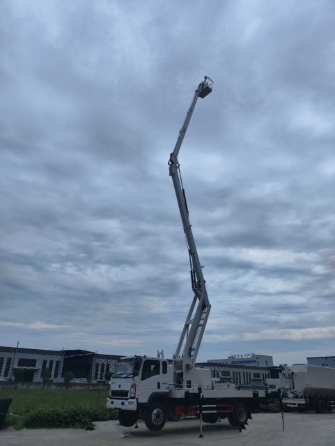 Heavy Duty Truck 24 meter folding arm aerial work platform