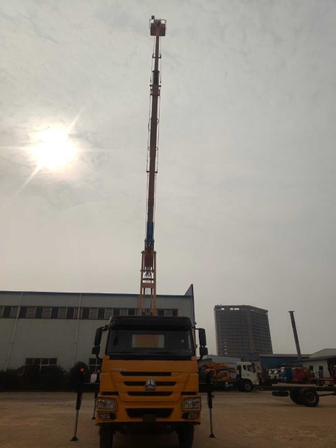 Heavy Duty Truck HOWO 26 meter folding arm aerial work vehicle