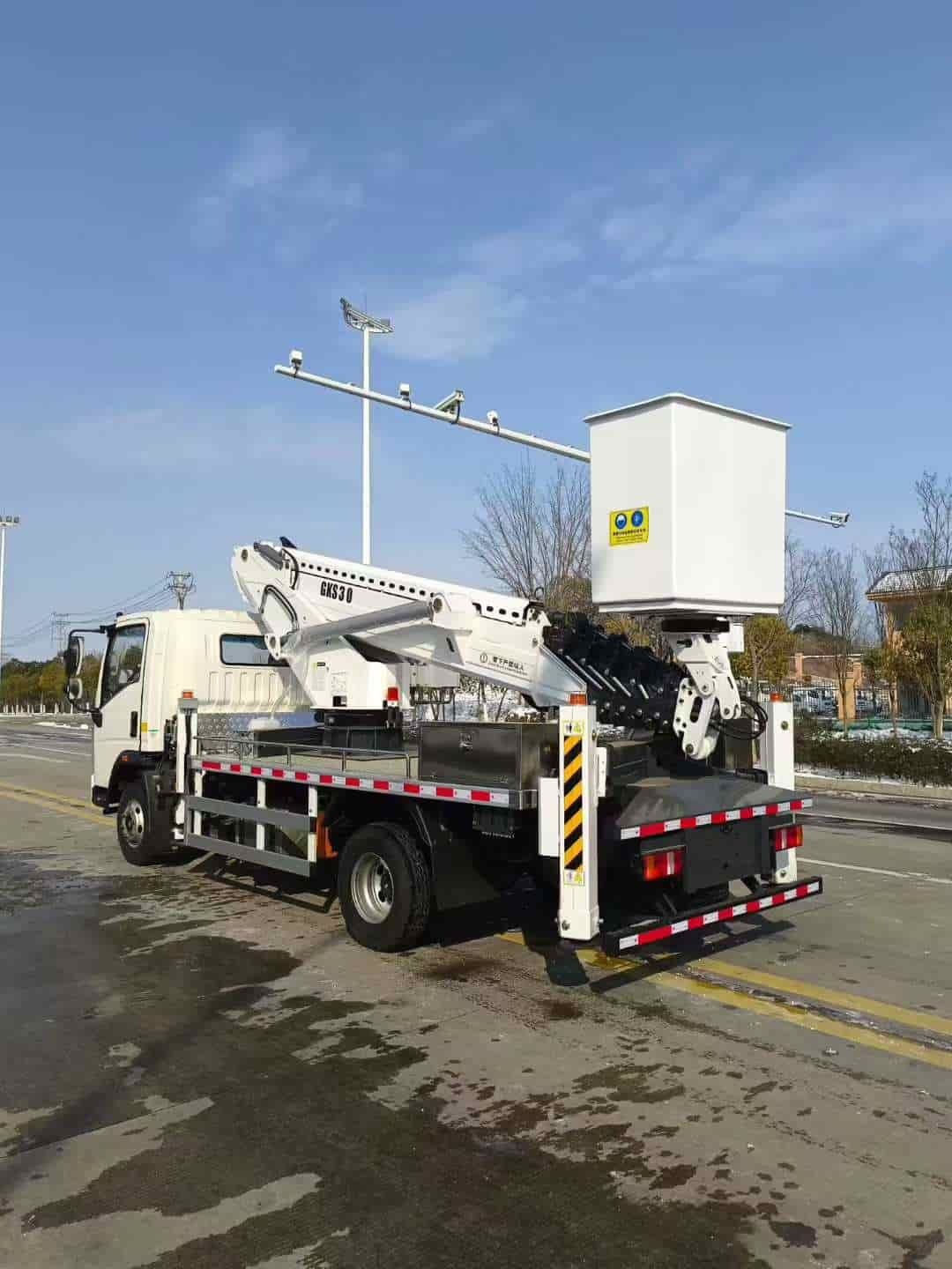 Heavy Duty Truck HOWO 30 meter aerial work vehicle