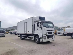 Isuzu Giant Coffee 205 horsepower 6.8-meter meat hook refrigerated truck installed with Carrier S850 independent cooler