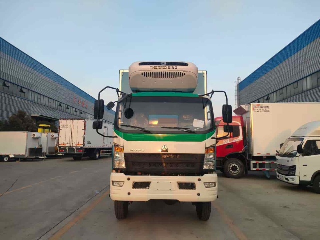Heavy duty T880Pro refrigerated truck