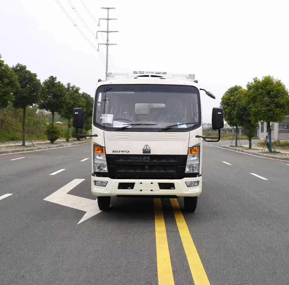 Heavy duty double row refrigerated truck