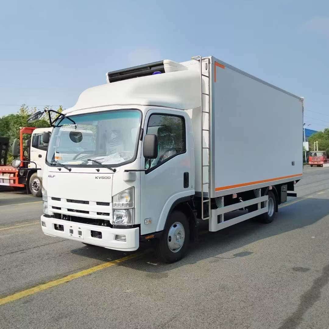 Isuzu KV600 5.2-meter refrigerated truck