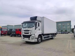 Isuzu Giant Coffee 205 horsepower 6.8-meter meat hook refrigerated truck installed with Carrier S850 independent cooler