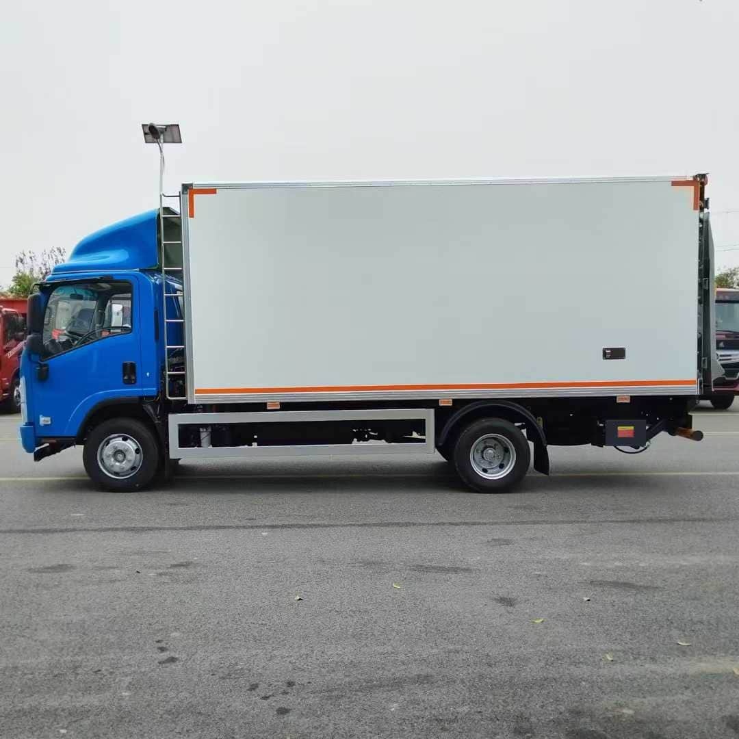 Isuzu KV600 insulated car with hydraulic tailboard