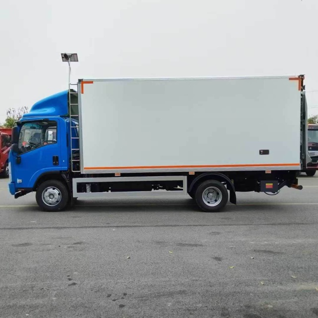 Isuzu KV600 insulated car with hydraulic tailboard