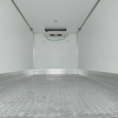 Isuzu KV600 5.2-meter refrigerated truck