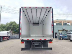 Isuzu Giant Coffee 205 horsepower 6.8-meter meat hook refrigerated truck installed with Carrier S850 independent cooler