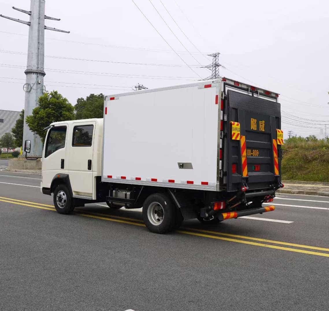Heavy duty double row refrigerated truck