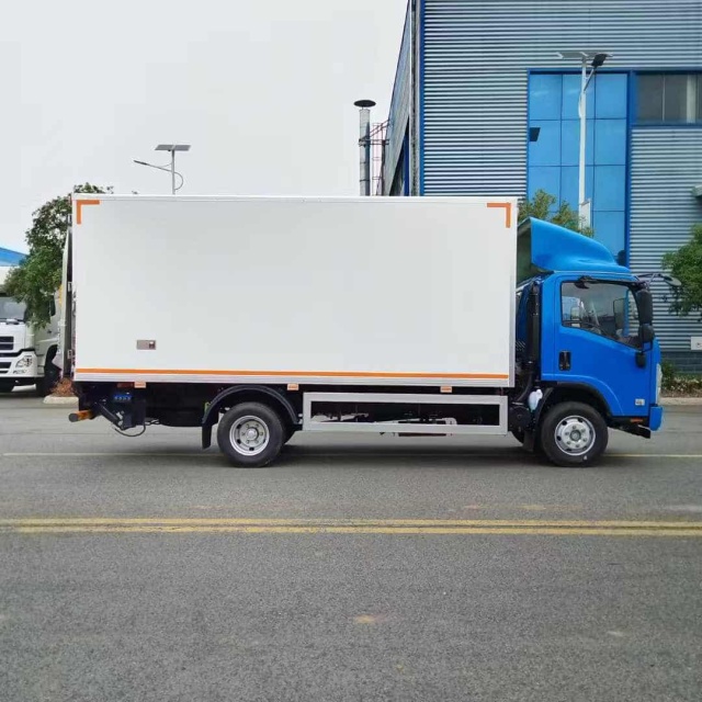 Isuzu KV600 insulated car with hydraulic tailboard