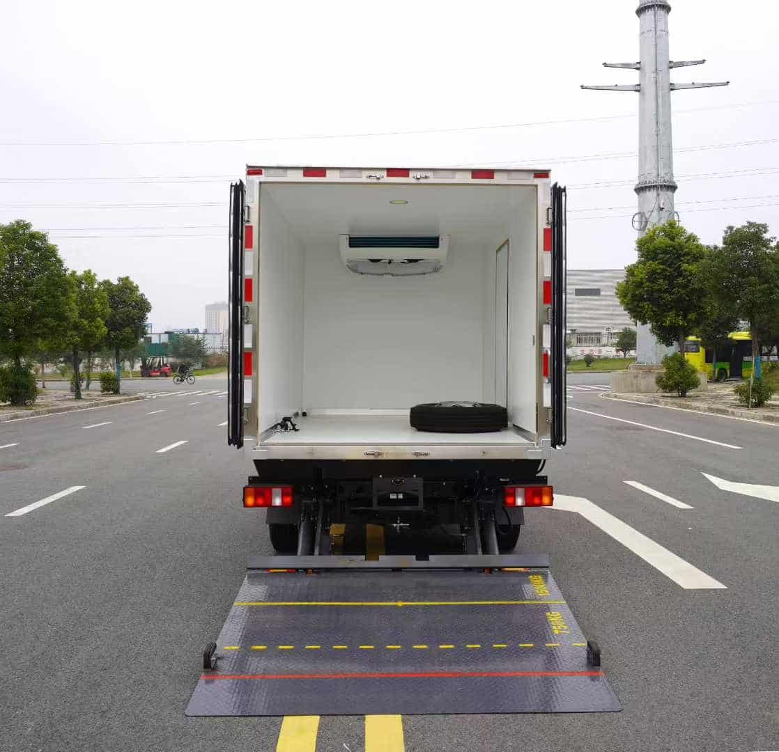 Heavy duty double row refrigerated truck