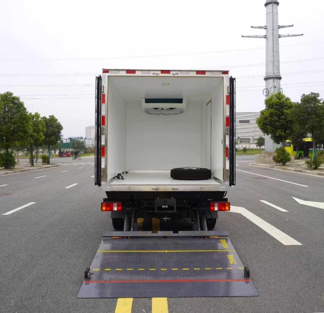Heavy duty double row refrigerated truck