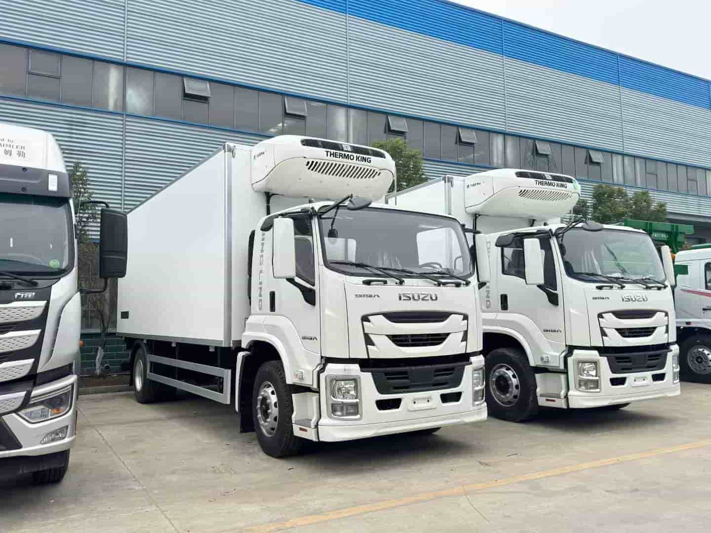 Isuzu 6.8-meter refrigerated truck installed with Cold King independent T880Pro unit