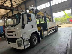 Isuzu 12 ton 5-section arm truck mounted crane export version with pile driver