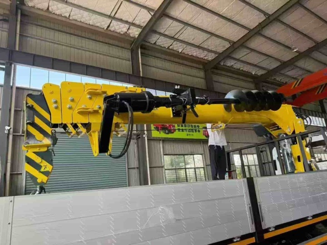 Isuzu 12 ton 5-section arm truck mounted crane export version with pile driver