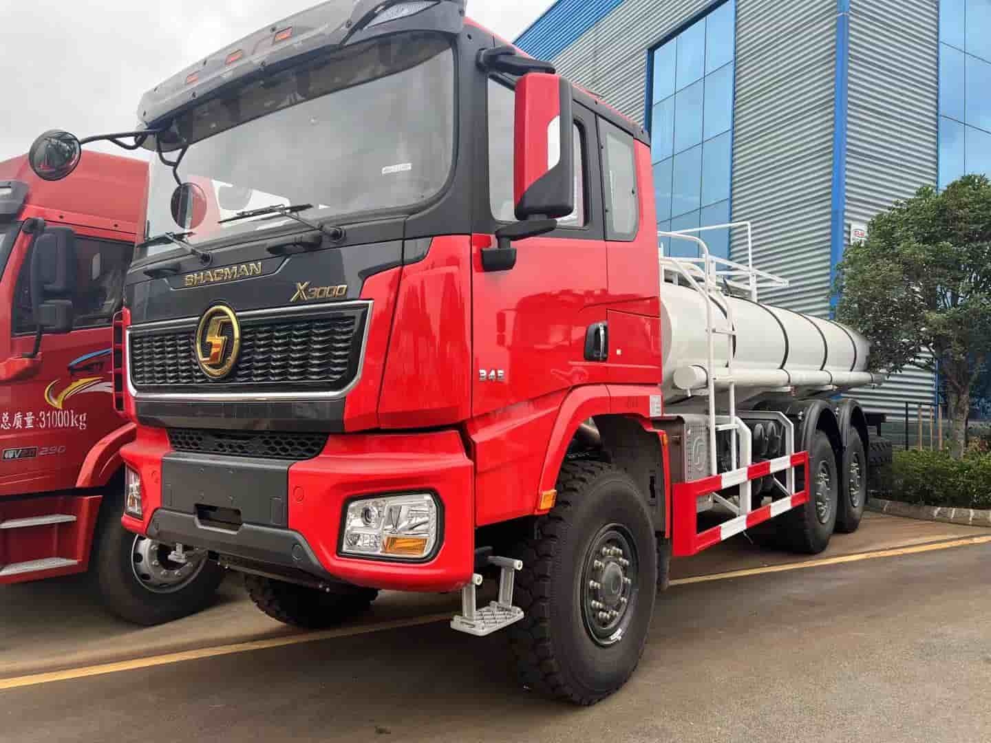 SHACMAN Fresh Milk Transport Vehicle