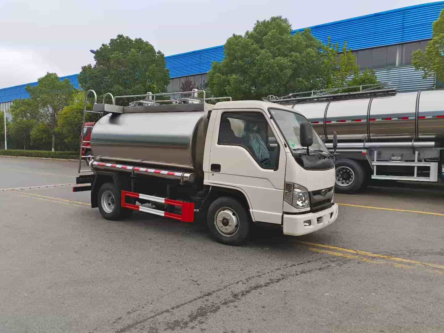 Foton 1.6-2 ton fresh milk truck