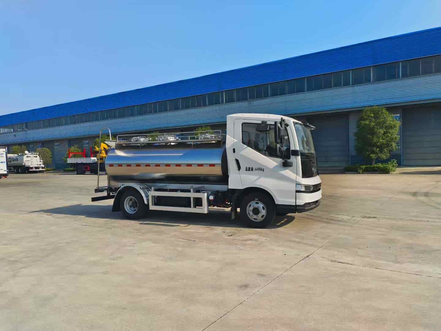 BYD new energy fresh milk truck