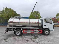 Dongfeng 5-ton fresh milk transport truck