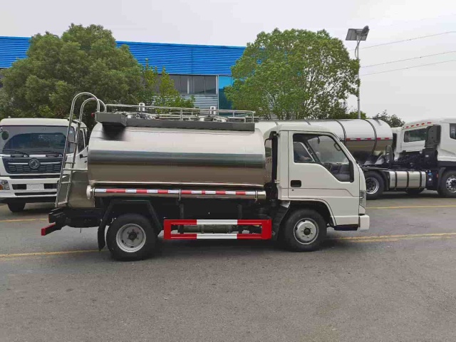 Foton 1.6-2 ton fresh milk truck
