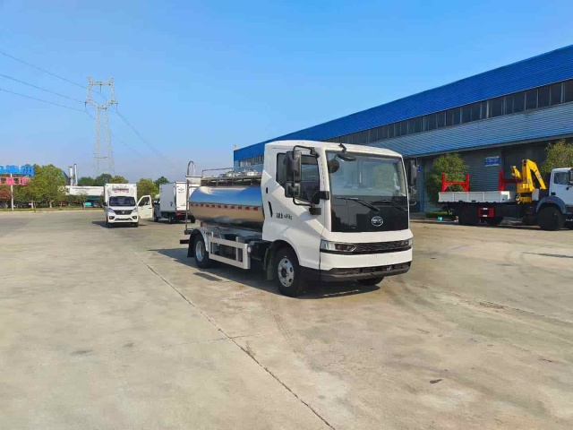BYD new energy fresh milk truck