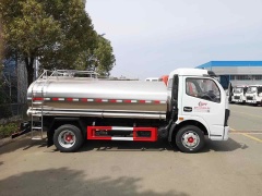 Dongfeng Kaipu 4x2 4500 liter stainless steel milk transport tanker with insulation function.