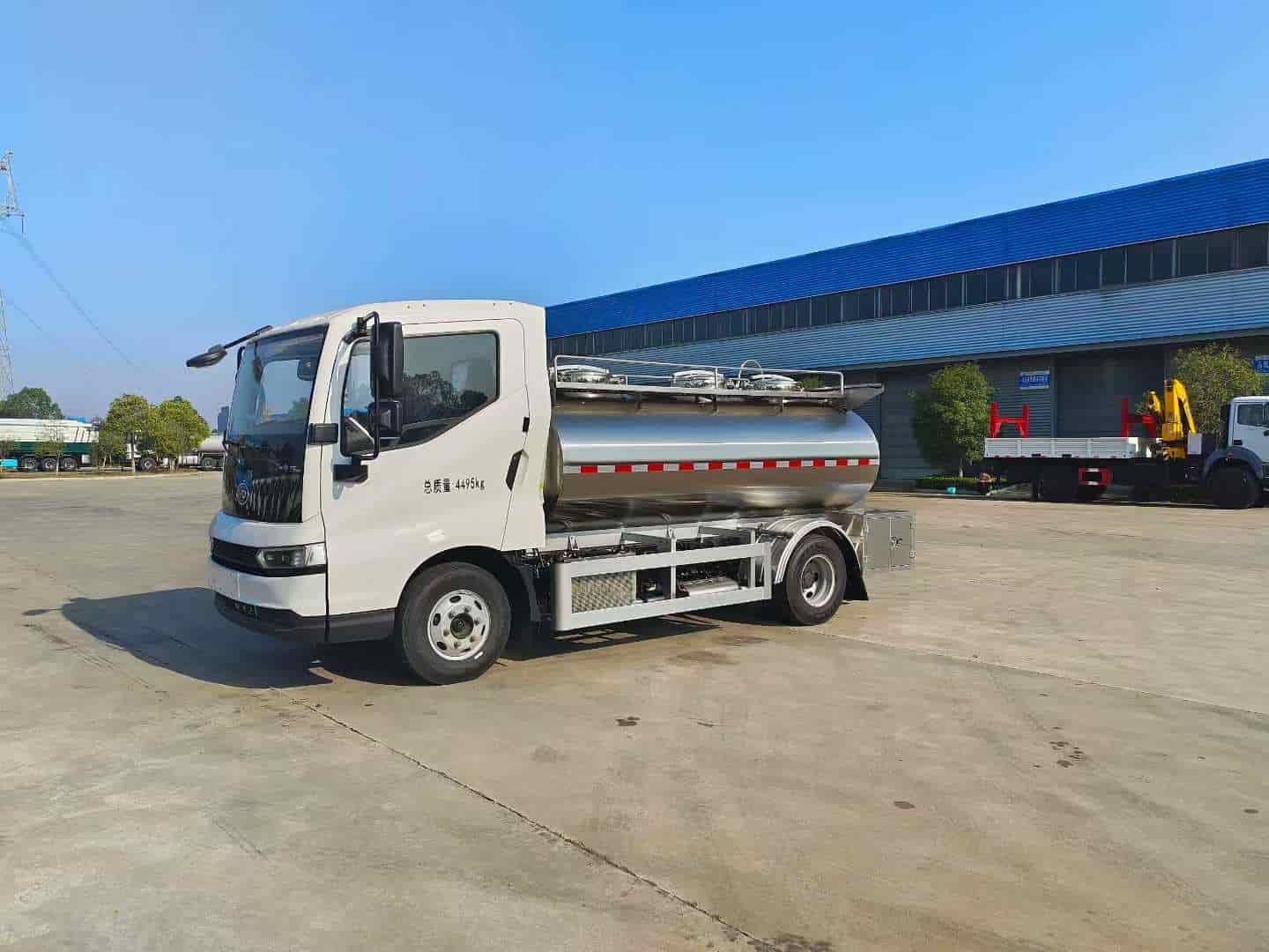 BYD new energy fresh milk truck