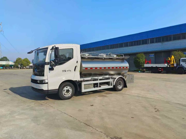 BYD new energy fresh milk truck