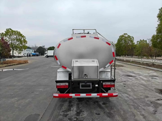 Dongfeng 5-ton fresh milk transport truck